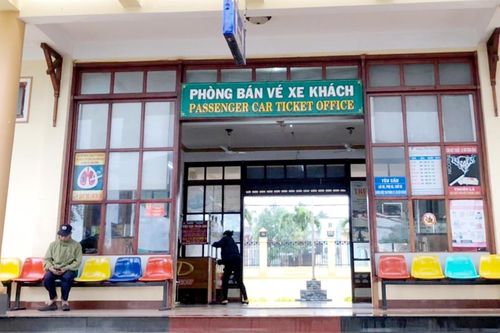 Vận tải khách 'đóng băng'do bão số 9
