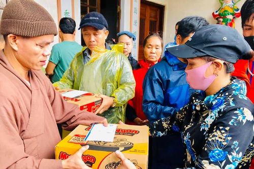 Các chùa cứu trợ vùng lũ