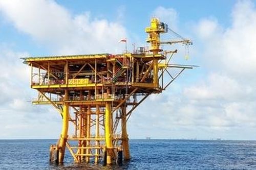 Giàn đầu giếng BK21 mỏ Bạch Hổ, đón dòng dầu đầu tiên