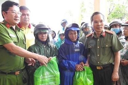 Báo CAND và Công ty NCT3 trao hỗ trợ người dân Quảng Trị bị lũ lụt