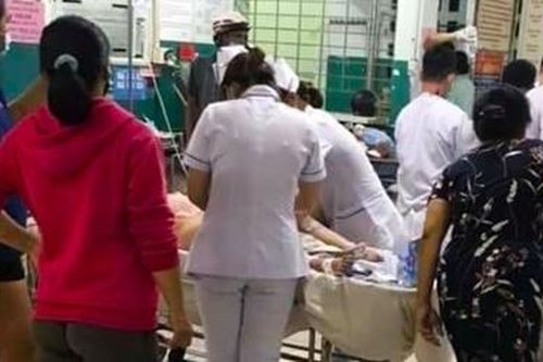 Mâu thuẫn với vợ, chồng phóng hỏa tự thiêu khiến 2 con bỏng nặng