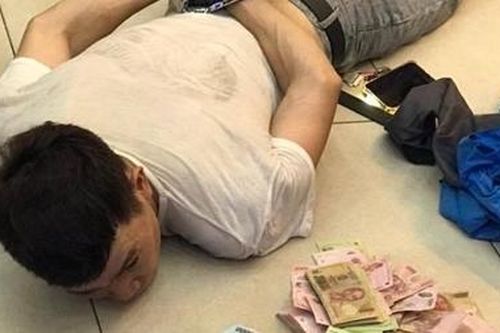 Khoét trần, đu dây trộm hơn 120 triệu đồng trong cửa hàng FPT