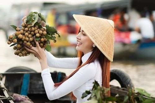 Hoa hậu Phan Thị Mơ quảng bá chợ nổi Cái Răng