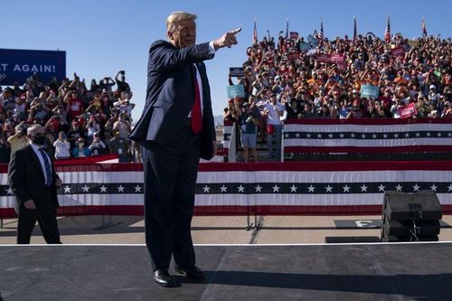 Ông Trump gọi tác giả cuốn sách lên án mình là 'đồ bỏ'