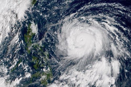 Siêu bão Molave vừa mới dứt, Philippines lại chuẩn bị đón bão mới