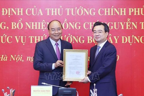 Thủ tướng Nguyễn Xuân Phúc trao quyết định bổ nhiệm Thứ trưởng Bộ Xây dựng