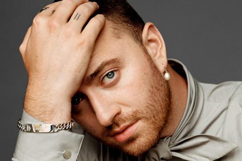 Hết đổi tên đến lùi ngày ra album mới tận 5 tháng nhưng Sam Smith lại đụng Ariana Grande
