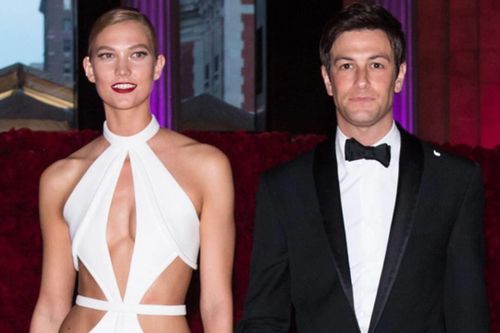 Karlie Kloss mang thai sau hai năm cưới