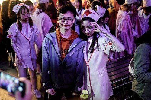 Vũ Hán thu hút hàng nghìn người tới dự tiệc Halloween