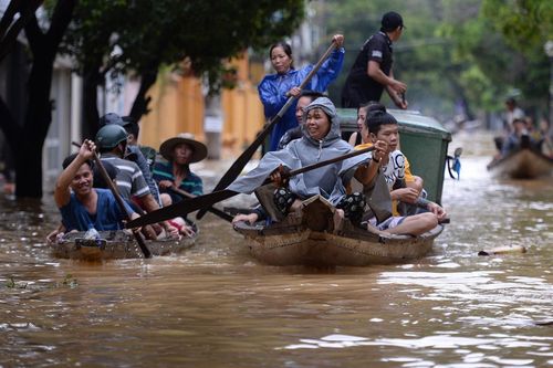 Thứ trưởng Bộ Nông nghiệp: Đã cảnh báo lũ ở miền Trung trước 15 ngày