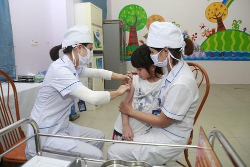 Làm gì để tránh tai biến sau tiêm vaccine?