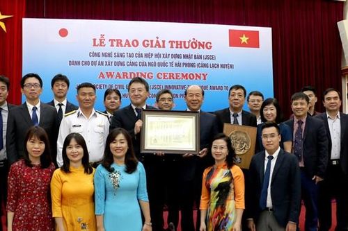 Cảng Lạch Huyện nhận giải thưởng công nghệ sáng tạo