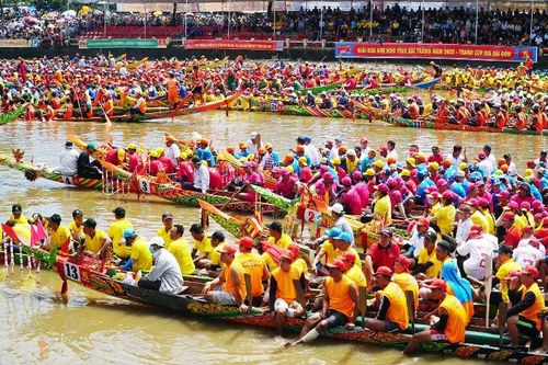 Khởi tranh giải đua ghe ngo tại Sóc Trăng và Trà Vinh