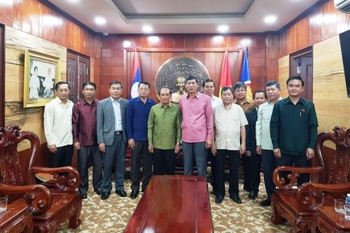 Tỉnh Luang Prabang ủng hộ miền trung khắc phục hậu quả bão lụt