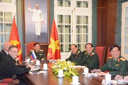 Bộ trưởng Bộ Quốc phòng Ngô Xuân Lịch điện đàm trực tuyến với Bộ trưởng Bộ Quốc phòng Liên bang Nga