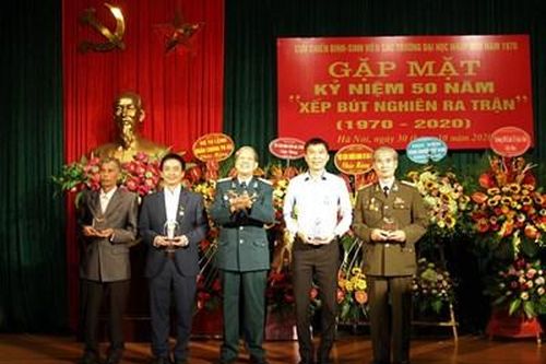 Gặp mặt kỷ niệm 50 năm ngày 'xếp bút nghiên ra trận'