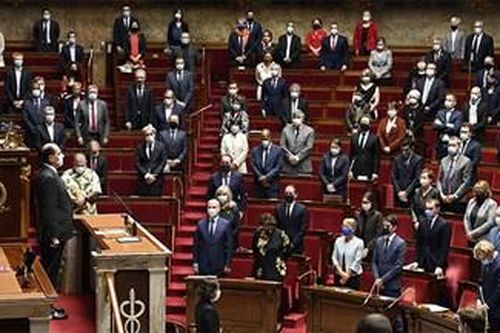 Thế giới thể hiện tình đoàn kết với nước Pháp
