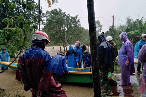 Hà Tĩnh: Xuất hiện nhiều điểm sạt lở, hàng ngàn hộ dân phải di dời khẩn cấp