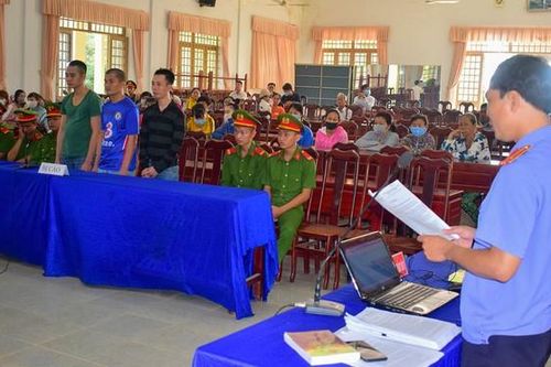 Nhận án tù vì đưa người xuất nhập cảnh trái phép giữa mùa dịch Covid-19