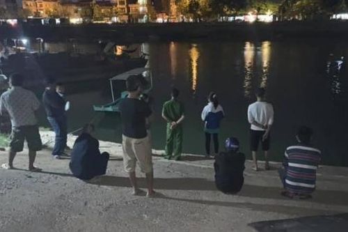 Nữ sinh nhảy sông tự tử sau khi bị mẹ mắng?