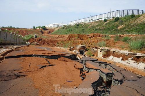 Bí thư Tỉnh ủy Đắk Nông thị sát dự án 'nghìn tỷ' 5 lần sụt lún