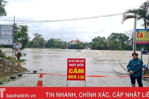 Nhiều địa bàn ở Hương Sơn ngập cục bộ, giao thông bị chia cắt