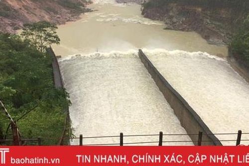 Các hồ chứa lớn, thủy điện ở Hà Tĩnh đang xả tràn ở mức thấp