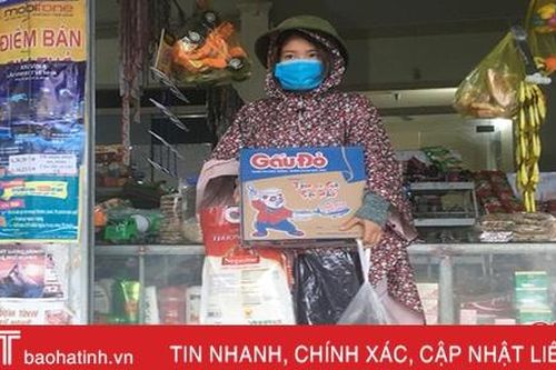 Lo sợ nước ngập sâu, người dân Hà Tĩnh mua thực phẩm dự trữ
