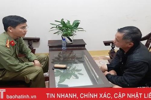 Tạm giữ đối tượng chém thủng thuyền của lực lượng cứu hộ ở Cẩm Xuyên