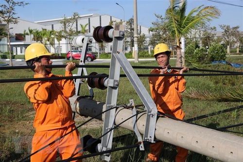 Điện lực miền Nam cử hàng trăm cán bộ khắc phục sự cố tại miền Trung