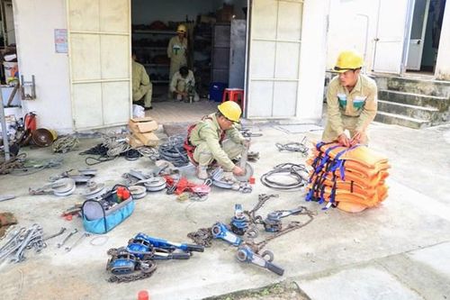 PTC3 hỗ trợ điện lực Quảng Ngãi khắc phục lưới điện 110 kV sau bão số 9