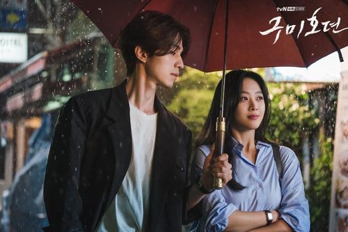 Tại sao 'Bạn trai tôi là hồ ly' của Lee Dong Wook thu hút người xem ở mọi lứa tuổi?