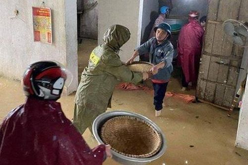 Thủy điện xả lũ, hàng trăm hộ dân ở Nghệ An sơ tán trong đêm