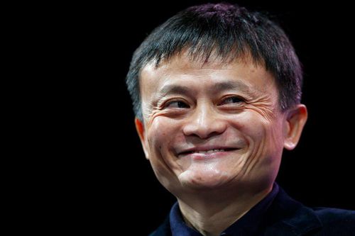Jack Ma khuyên '20 tuổi đi làm thuê, 30 tuổi theo đuổi đam mê và 40 tập trung chuyên môn'
