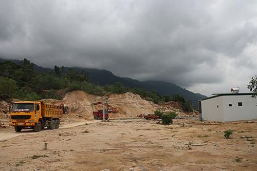 Ngang nhiên đào núi, phân lô bán nền trên đất rừng