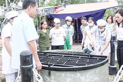 Hải Lăng khẩn trương xử lý môi trường, phòng tránh dịch bệnh