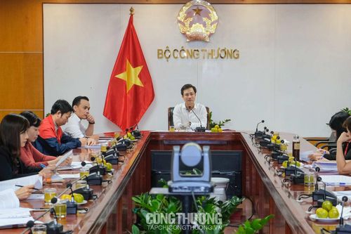 Bảo đảm cân đối cung cầu, bình ổn thị trường trong mùa bão lũ và dịp cuối năm