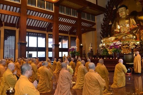 Chư Tăng bố-tát, thính giới tại Việt Nam Quốc Tự