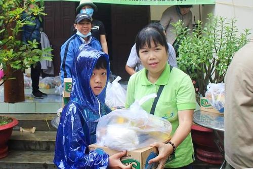 Các nhóm từ thiện tiếp tục hướng về miền Trung