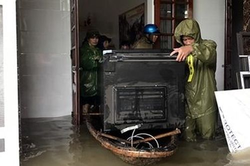 Công an Nghệ An tăng cường lực lượng giúp dân ứng phó mưa lũ lớn