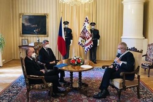 Nước có tỉ lệ nhiễm COVID cao nhất châu Âu lại thay Bộ trưởng Y tế