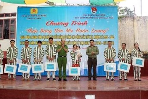 'Thắp sáng ước mơ hoàn lương' cho các phạm nhân