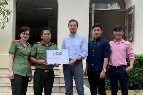 Công ty tư vấn tài chính LGC san sẻ nỗi đau với đồng bào miền Trung