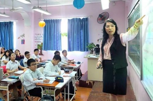 Bài giảng cuốn hút của nữ giáo viên 62 tuổi, sử dụng tốt công nghệ thông tin