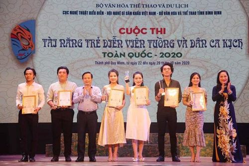 Trao 20 huy chương cho các tài năng trẻ diễn viên tuồng và dân ca kịch