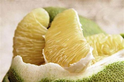 Không phải ai cũng nên ăn bưởi