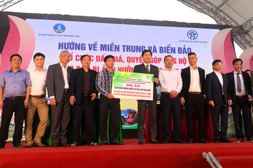 Hơn 636 triệu đồng ủng hộ đồng bào vùng lũ qua quyên góp, đấu giá