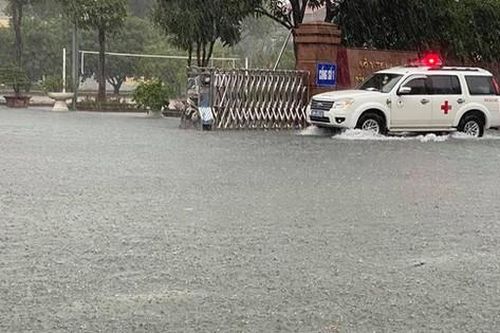 Mưa lớn, Hà Tĩnh nhiều nơi chìm trong biển nước