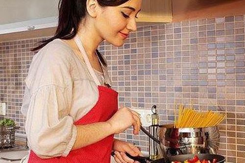 Bạn sẽ vô tình làm hại cả nhà nếu không nấu chín những loại rau củ này