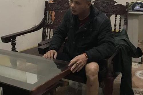 Tạm giữ đối tượng dùng dao đâm thủng thuyền của lực lượng cứu hộ